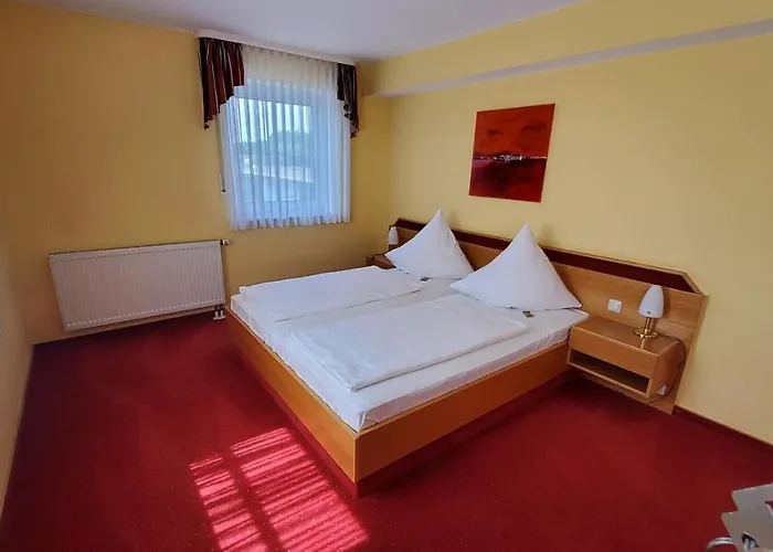 Bed & Breakfast Hotel-cafe 3 Kronen Burglengenfeld