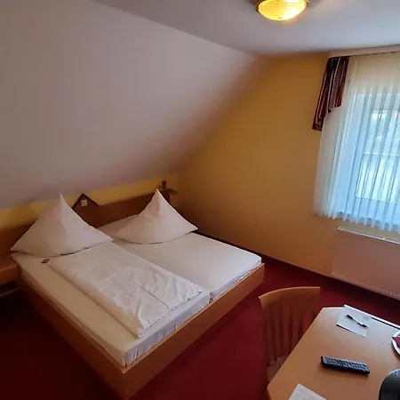 Hotel-cafe 3 Kronen 3*