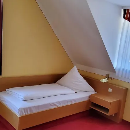Hotel-cafe 3 Kronen 3*