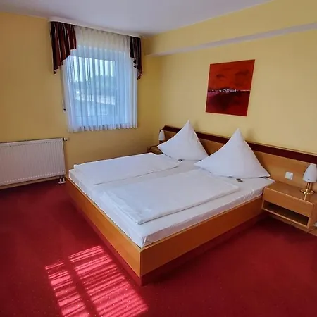 Bed & Breakfast Hotel-cafe 3 Kronen Burglengenfeld