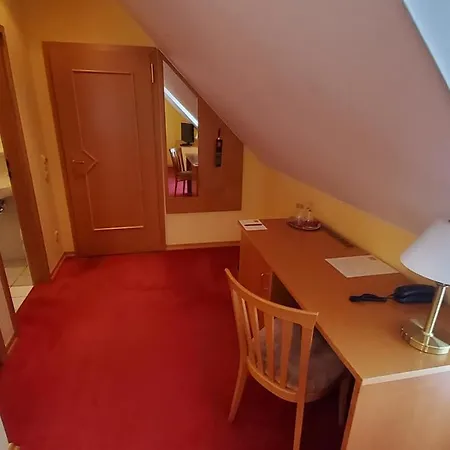 Hotel-cafe 3 Kronen 住宿加早餐酒店