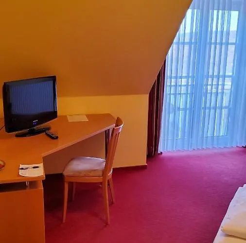 Hotel-cafe 3 Kronen 3*