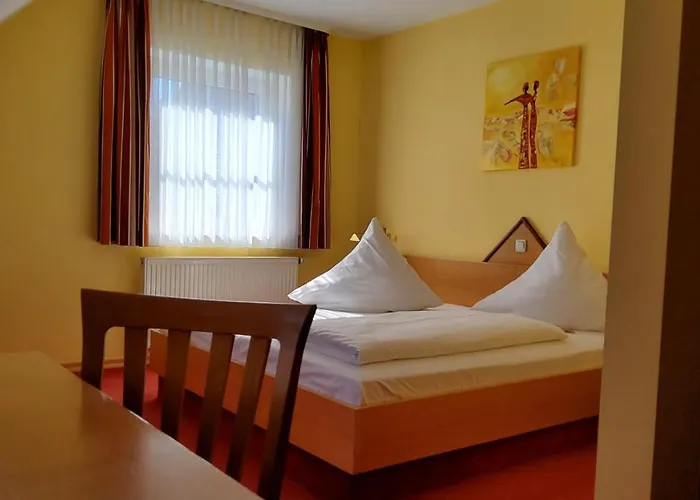 Bed & Breakfast Hotel-cafe 3 Kronen 3*